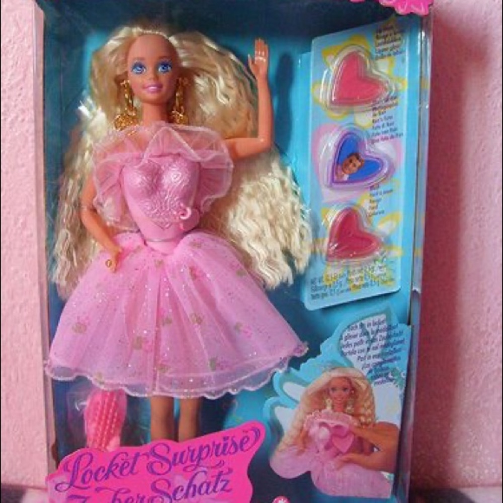 Locket surprise barbie 1993 vintage doll